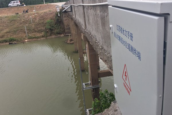 GPRS的无线水位监测报警系统