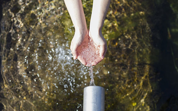 智慧水务监测用水、泄漏、化学残留和温度变化